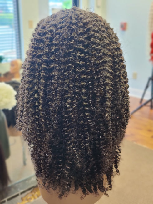 Maganda Rain 13x5 enge, tief gelockte Lace-Front-Perücke